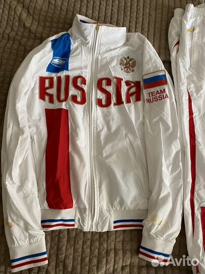 Костюм спортивный