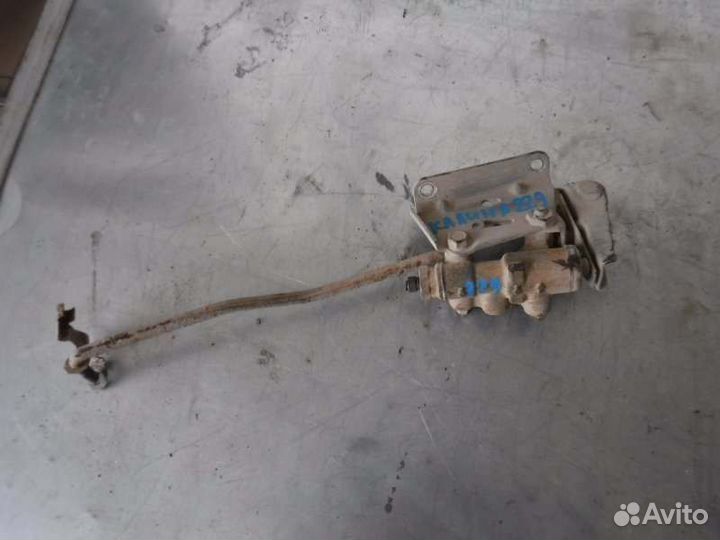 Распределитель тормозных усилий Лада Калина 21114