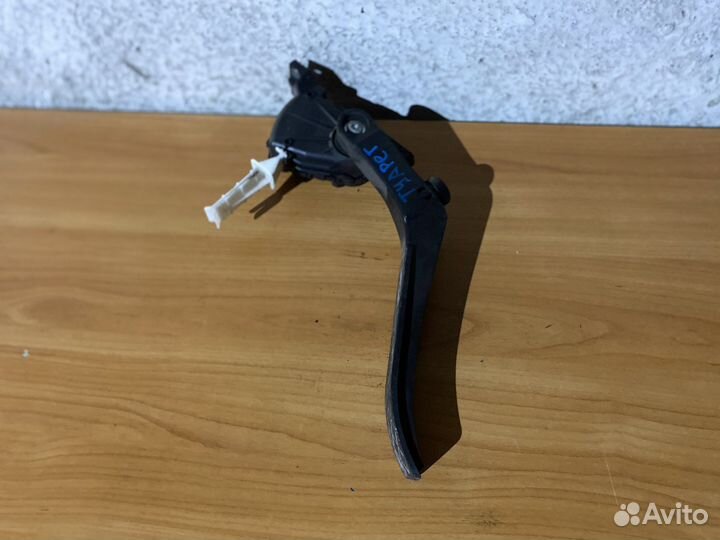 Педаль газа Volkswagen Touareg 1