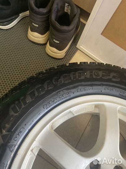 Goodyear UltraGrip Ice 2 215/65 R16 98T