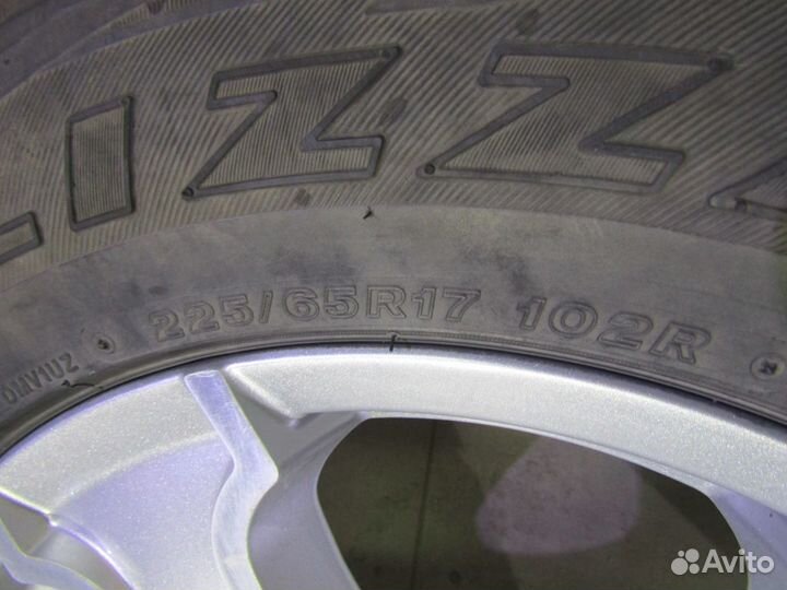 Bridgestone Blizzak DM-V1 225/65 R17
