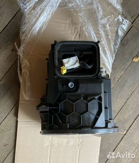 Правая фара Mercedes W463