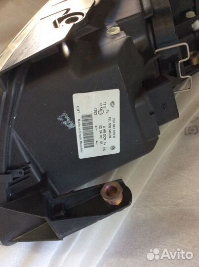 Фара Фольксваген Пассат В5 новая