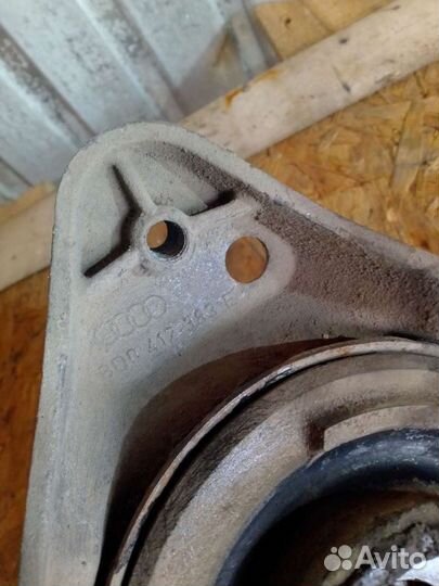 Кронштейн амортизатора Audi A4 B5