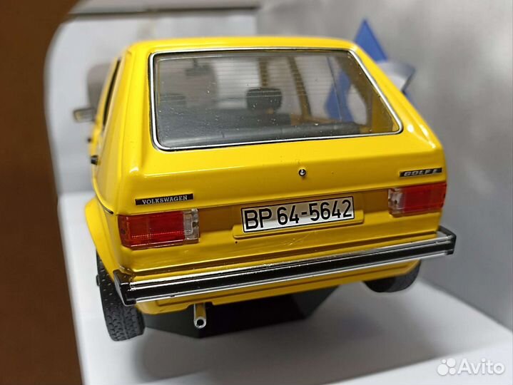 Volkswagen Golf 1:18 Solido