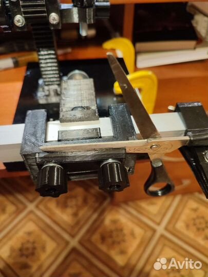 Заочное устройство точилка для ножей и ножниц