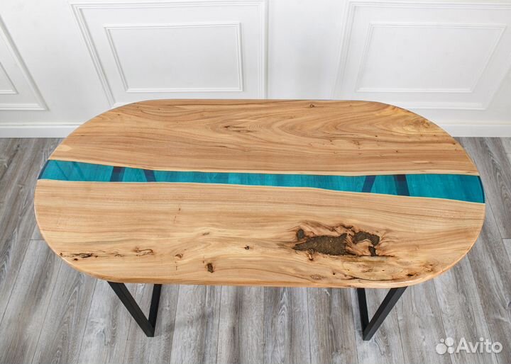 Стол река из эпоксидной смолы овальный