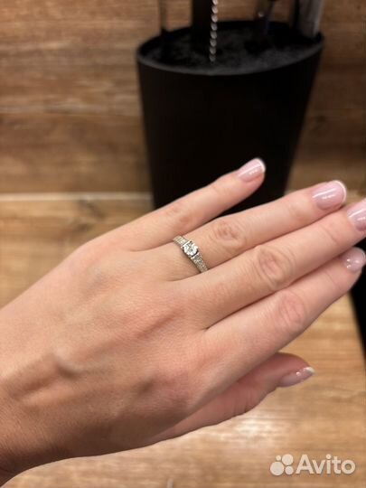 Кольцо белое золото