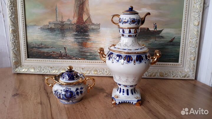 Сувенирный самовар Гжель