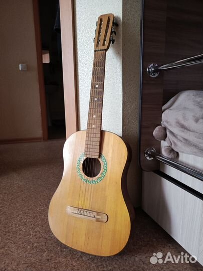 Акустическая гитара