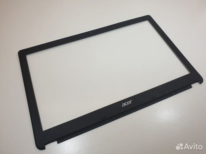 Рамка матрицы Acer E1-522, дефект