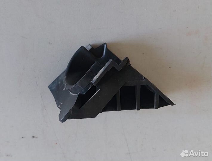 Направляющая ремня безопасности задняя левая audi