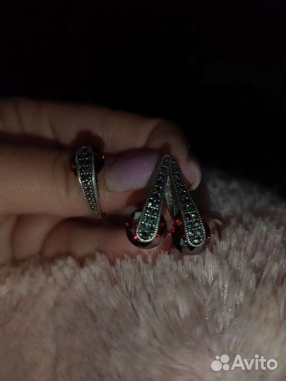 Серебряные серьги и кольцо