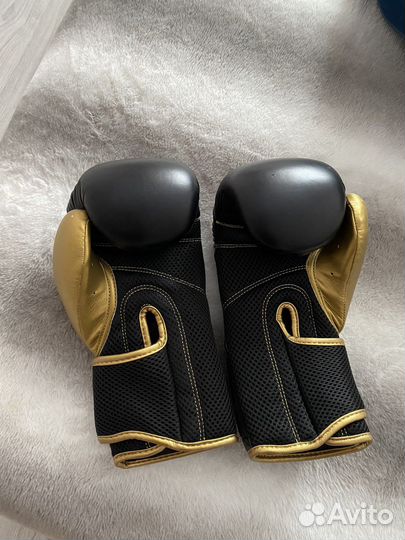 Боксерские перчатки