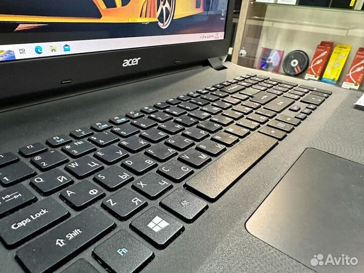 Современный большой и быстрый ноутбук Acer 17.3