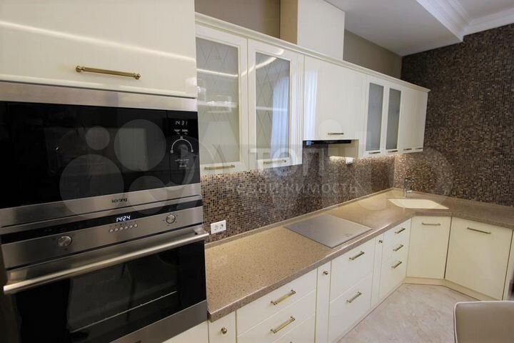 3-к. квартира, 124,1 м², 2/4 эт.