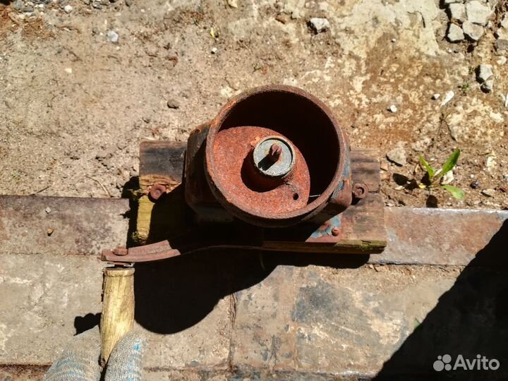 Старинный молочный сепаратор Дзержинец 1948 года