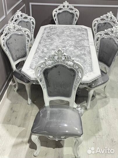 Стол для гостинной