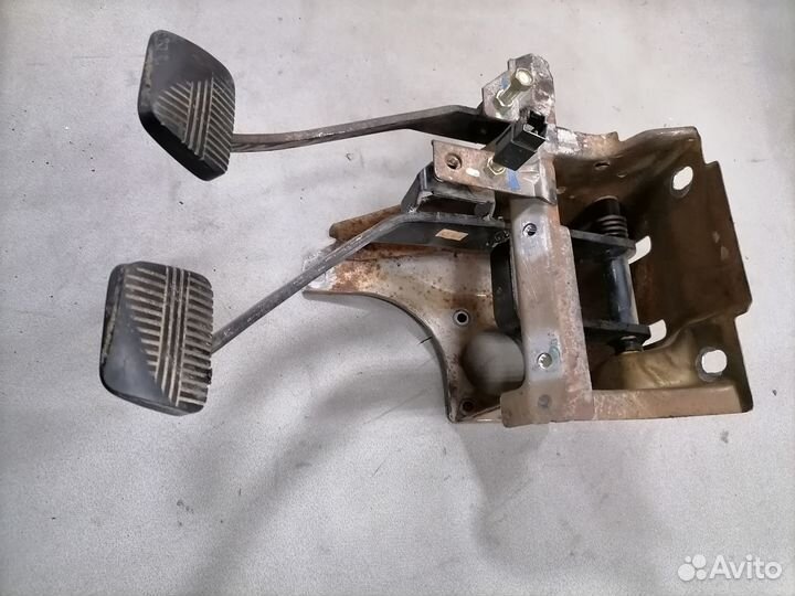 Педальный узел Nissan Bluebird 1983-1990