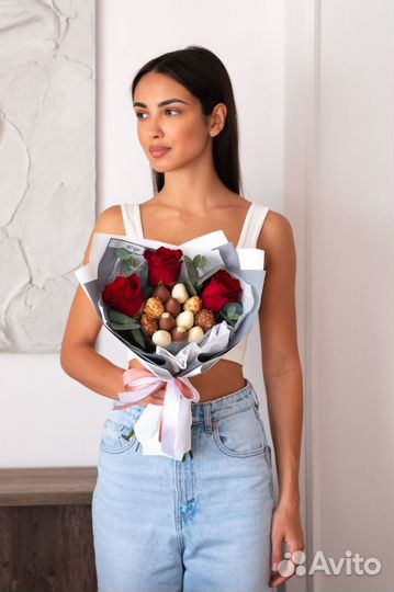 Букеты из клубники и цветов