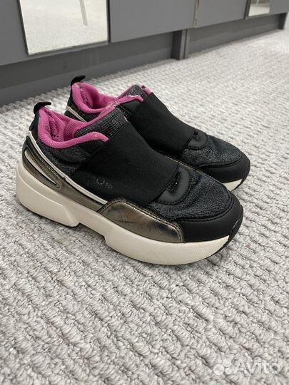 Кроссовки для девочки