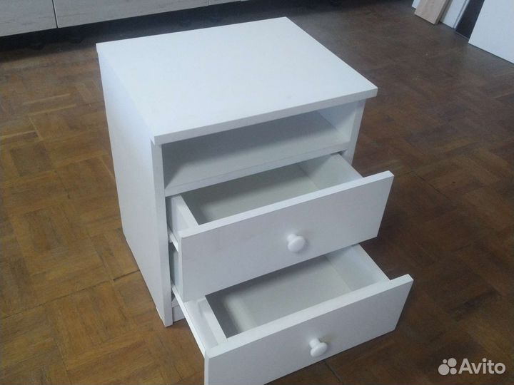 Тумбочка прикроватная, новая