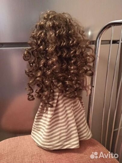 Кукла фарфоровая