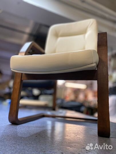 Компьютерное кресло на полозьях