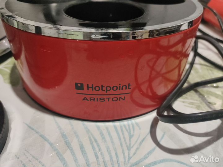 Погружной блендер Hotpoint HB 0705 красный
