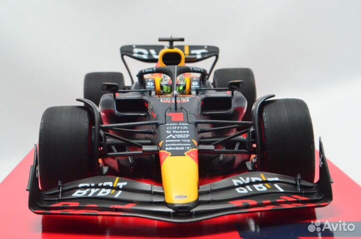 1/18 Oracle Red Bull RB18 M. Verstappen Minichamps