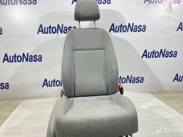 Сиденье переднее Volkswagen Jetta 2006-2011