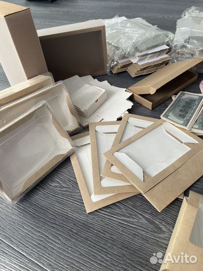 Картонные коробки подарочные