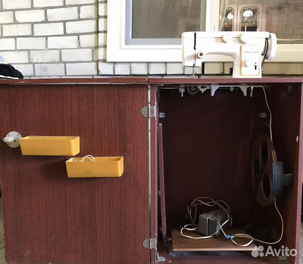 Швейная машина Чайка 142м