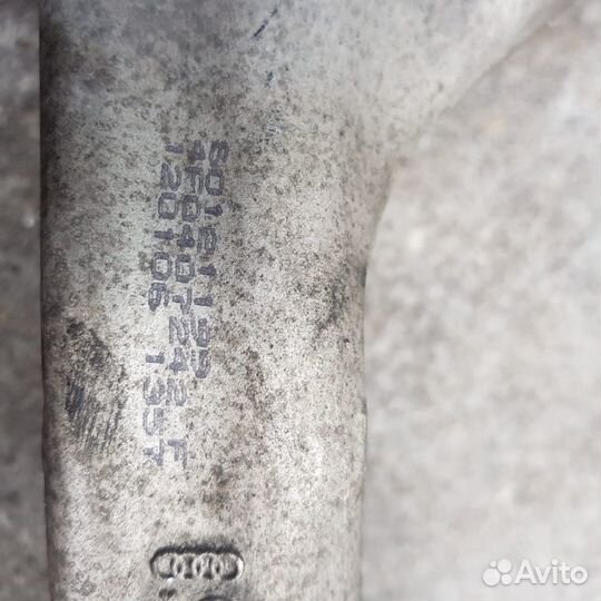 Передний поворотный кулак левый Audi A6C6 4