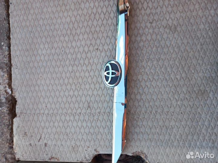 Накладка крышки багажника Toyota Camry 50