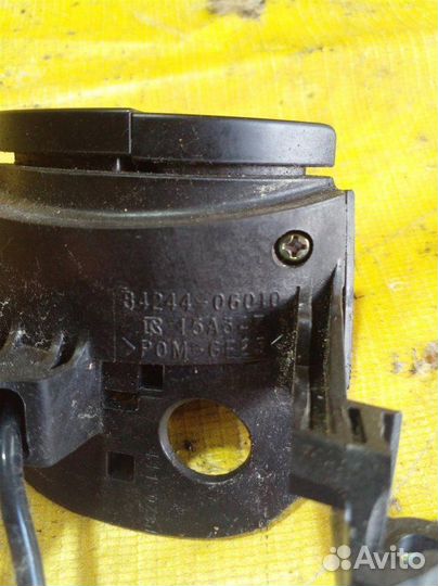 Кнопка управления бортовым компьютером Toyota