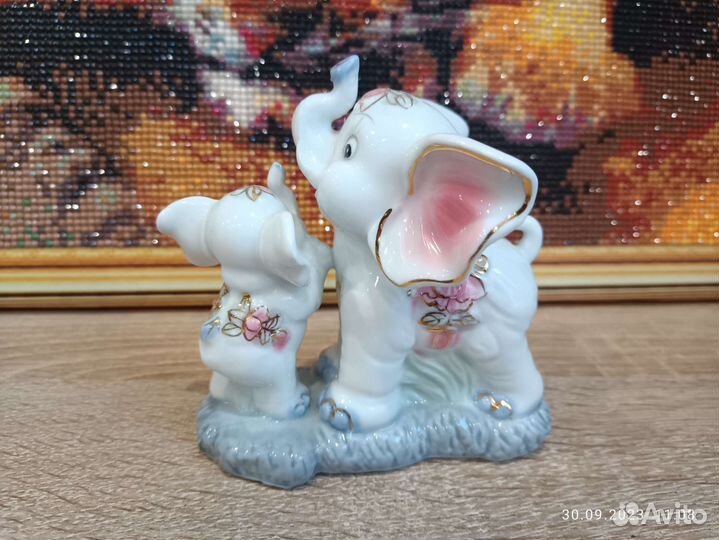 Слоник фарфоровый