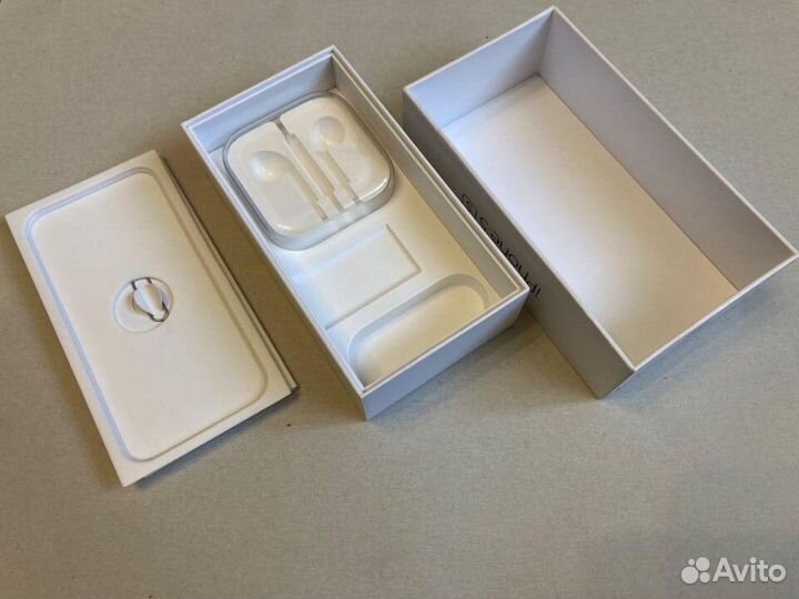 Коробки от iPhone (см. описание)