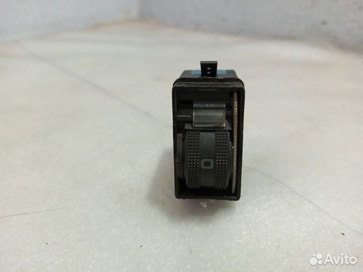 Регулятор корректора фар audi A8 D2