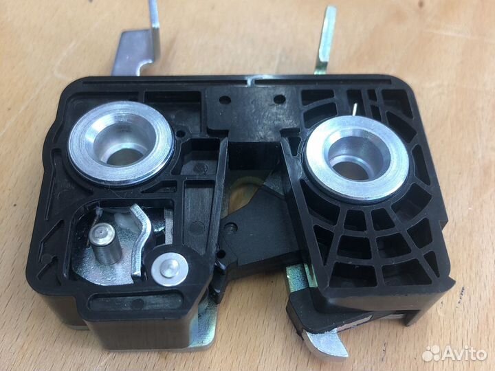 Бесшумный замок багажника Лада Нива