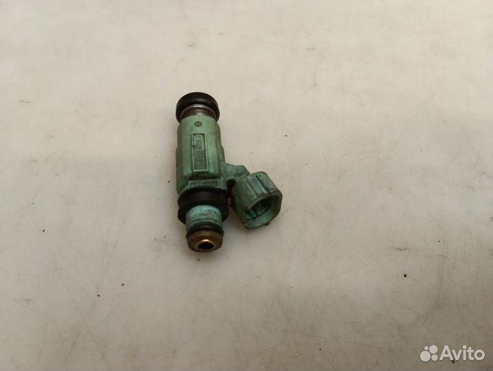 Форсунка топливная Mitsubishi Carisma DA2A 1.8
