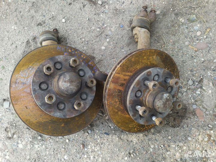 Передние ступицы Mitsubishi L400 2.5 TD 1997 год