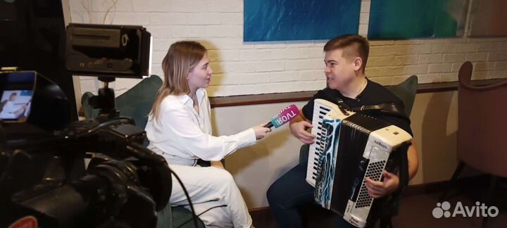 Гитарист-певец