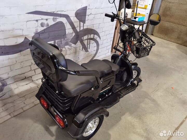 Электроскутер трицикл