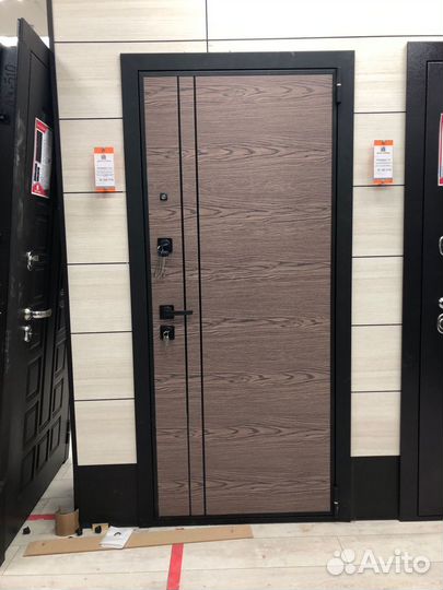 Дверь входная в квартиру