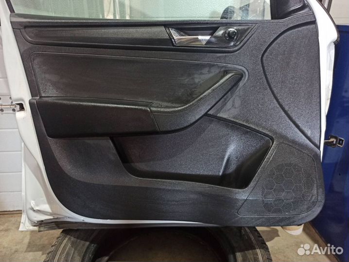 Обшивка двери. Шкода рапид 2 с 2020 года