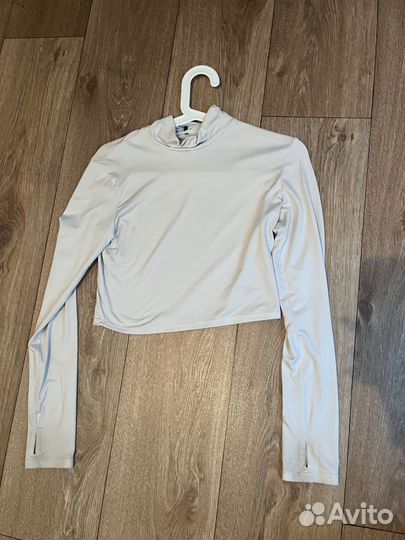 Водолазка с вырезом