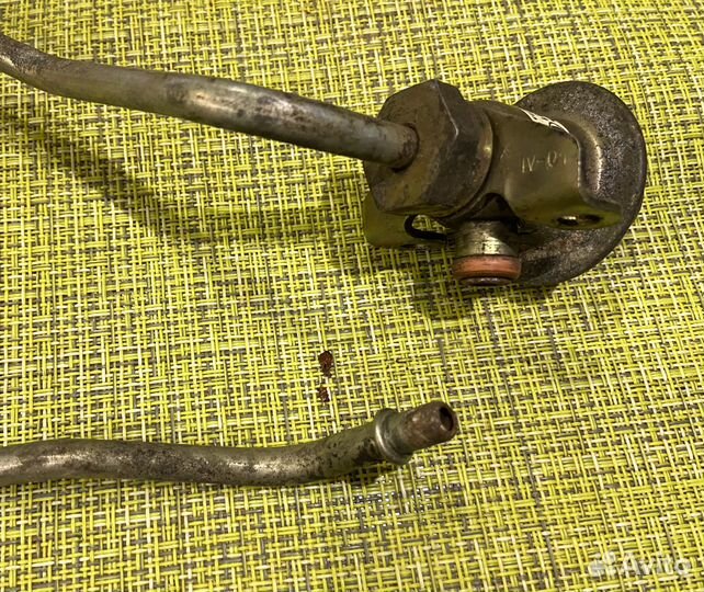 Топливная трубка с регулятором давления ваз 2110