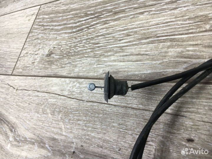 Трос капота Toyota Isis I (2004—2009)