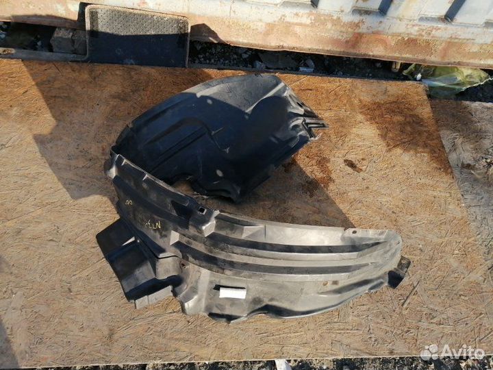 Подкрылок передний правый Nissan X-Trail T30